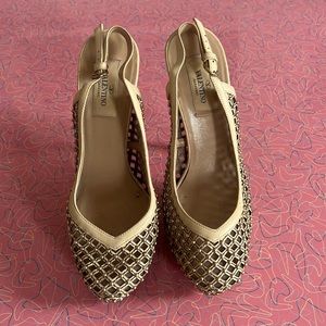 Valentino nude gold pumps size 38